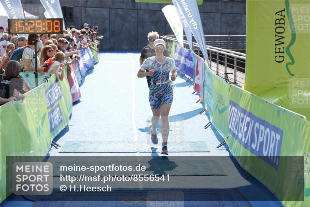 10.08.2025 - GEWOBA Citytriathlon Bremen H.Heesch http://msf.ph/oto/8556541 10.08.2025 15:29:12 Ziel 145, 222, 326, 349 meine-sportfotos.de