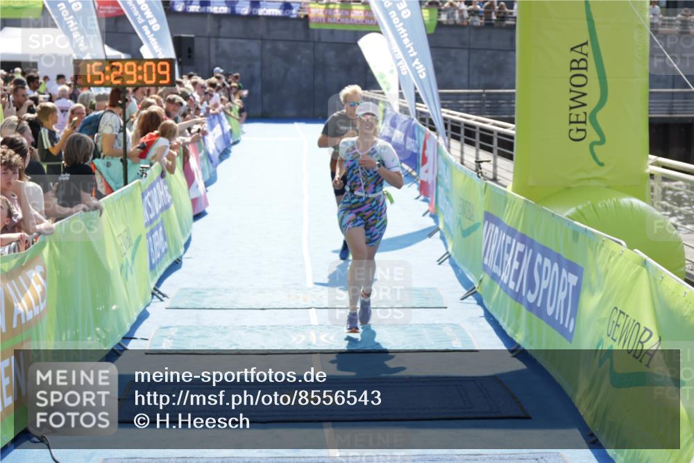 10.08.2025 - GEWOBA Citytriathlon Bremen H.Heesch http://msf.ph/oto/8556543 10.08.2025 15:29:13 Ziel 145, 222, 326, 349 meine-sportfotos.de