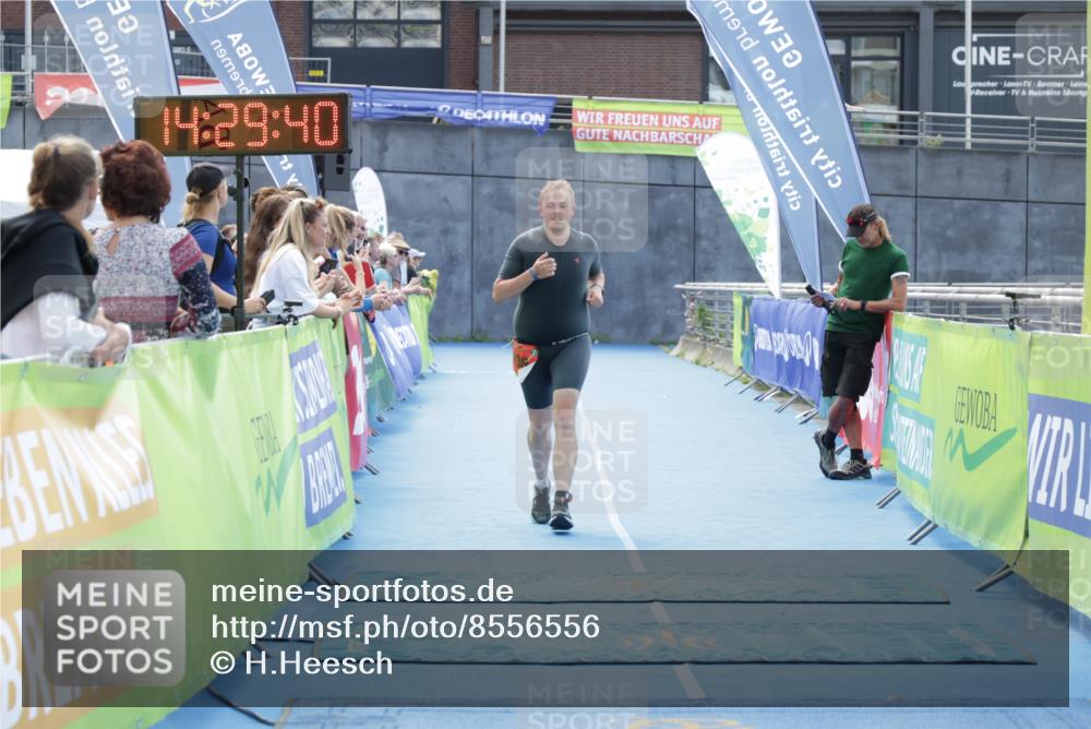 10.08.2025 - GEWOBA Citytriathlon Bremen H.Heesch http://msf.ph/oto/8556556 10.08.2025 14:29:44 Ziel 708 meine-sportfotos.de