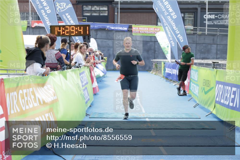 10.08.2025 - GEWOBA Citytriathlon Bremen H.Heesch http://msf.ph/oto/8556559 10.08.2025 14:29:45 Ziel 708 meine-sportfotos.de