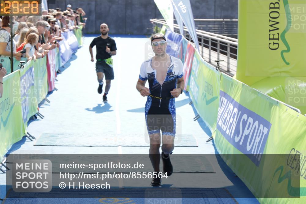 10.08.2025 - GEWOBA Citytriathlon Bremen H.Heesch http://msf.ph/oto/8556564 10.08.2025 15:29:32 Ziel 160, 251 meine-sportfotos.de