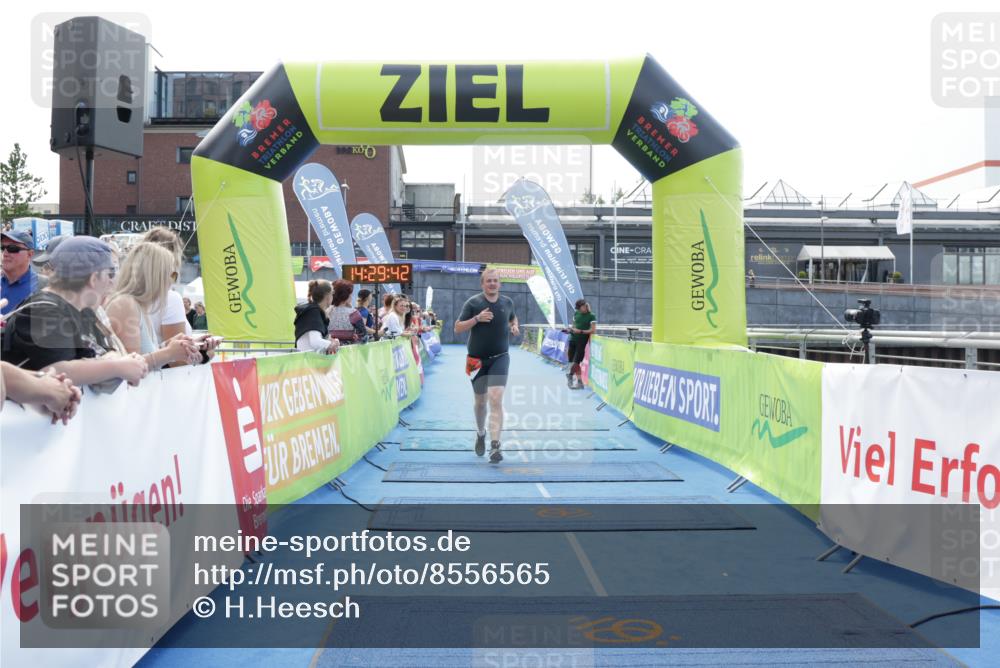 10.08.2025 - GEWOBA Citytriathlon Bremen H.Heesch http://msf.ph/oto/8556565 10.08.2025 14:29:46 Ziel 708 meine-sportfotos.de