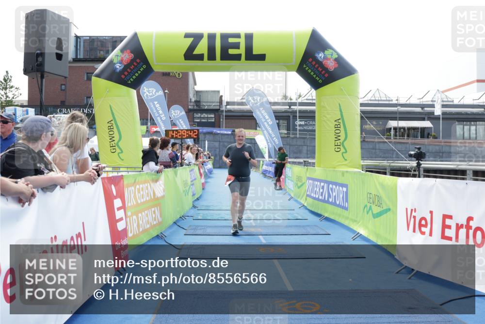 10.08.2025 - GEWOBA Citytriathlon Bremen H.Heesch http://msf.ph/oto/8556566 10.08.2025 14:29:46 Ziel 708 meine-sportfotos.de