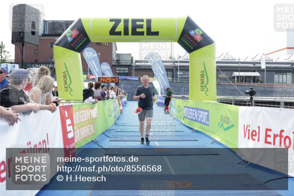 10.08.2025 - GEWOBA Citytriathlon Bremen H.Heesch http://msf.ph/oto/8556568 10.08.2025 14:29:46 Ziel 708 meine-sportfotos.de