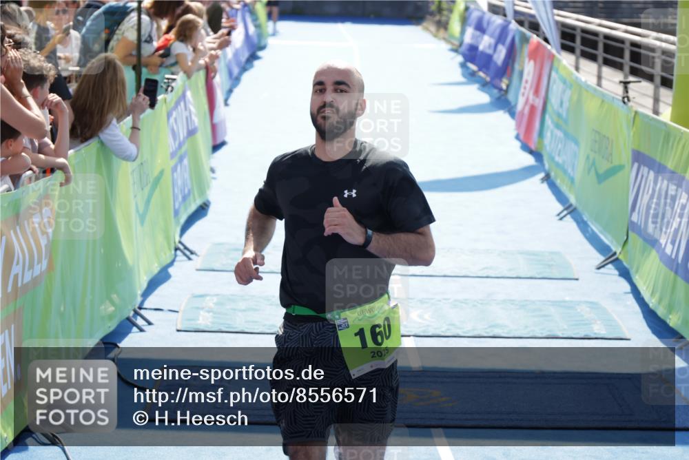 10.08.2025 - GEWOBA Citytriathlon Bremen H.Heesch http://msf.ph/oto/8556571 10.08.2025 15:29:35 Ziel 160, 251 meine-sportfotos.de