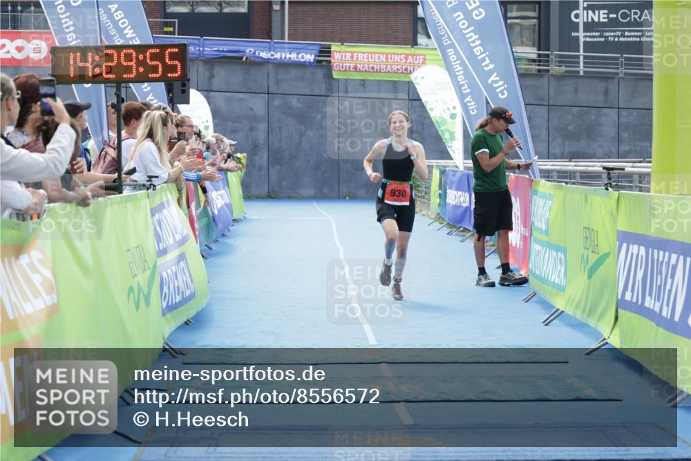 10.08.2025 - GEWOBA Citytriathlon Bremen H.Heesch http://msf.ph/oto/8556572 10.08.2025 14:29:58 Ziel 930 meine-sportfotos.de