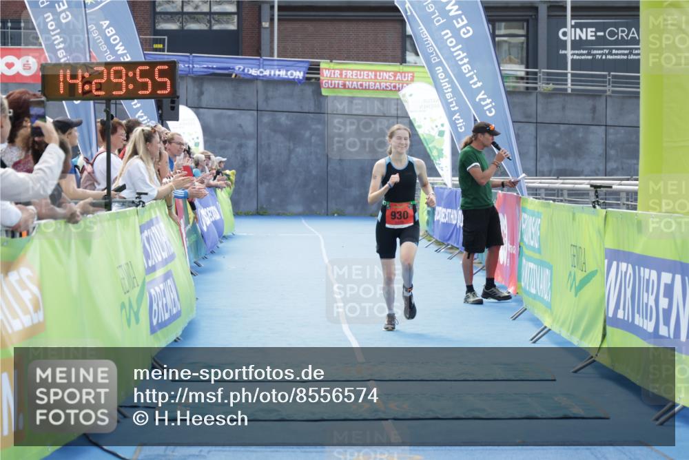 10.08.2025 - GEWOBA Citytriathlon Bremen H.Heesch http://msf.ph/oto/8556574 10.08.2025 14:29:59 Ziel 930 meine-sportfotos.de