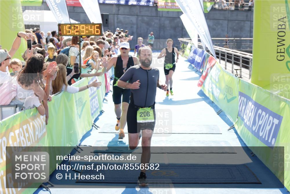 10.08.2025 - GEWOBA Citytriathlon Bremen H.Heesch http://msf.ph/oto/8556582 10.08.2025 15:29:50 Ziel 208, 273, 426, 491 meine-sportfotos.de