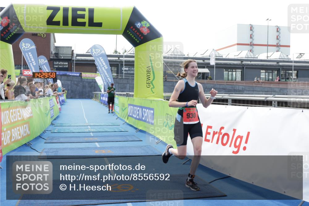 10.08.2025 - GEWOBA Citytriathlon Bremen H.Heesch http://msf.ph/oto/8556592 10.08.2025 14:30:02 Ziel 930 meine-sportfotos.de