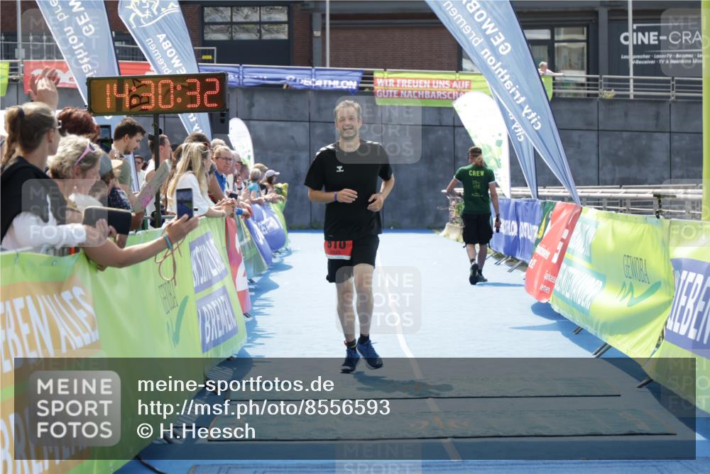 10.08.2025 - GEWOBA Citytriathlon Bremen H.Heesch http://msf.ph/oto/8556593 10.08.2025 14:30:36 Ziel 810 meine-sportfotos.de