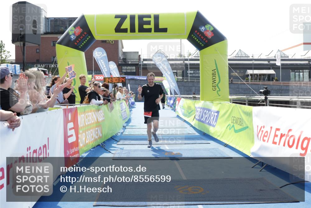 10.08.2025 - GEWOBA Citytriathlon Bremen H.Heesch http://msf.ph/oto/8556599 10.08.2025 14:30:38 Ziel 810 meine-sportfotos.de
