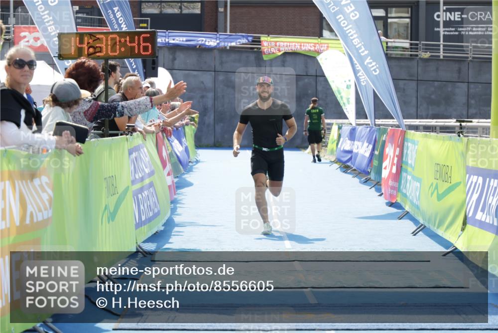 10.08.2025 - GEWOBA Citytriathlon Bremen H.Heesch http://msf.ph/oto/8556605 10.08.2025 14:30:49 Ziel 709 meine-sportfotos.de