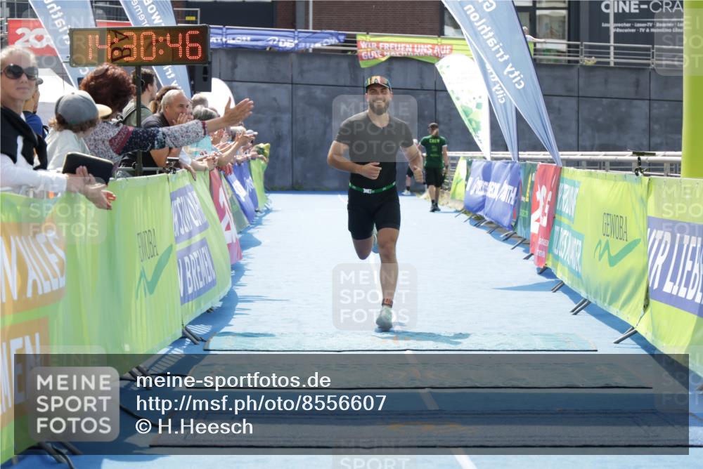 10.08.2025 - GEWOBA Citytriathlon Bremen H.Heesch http://msf.ph/oto/8556607 10.08.2025 14:30:50 Ziel 709 meine-sportfotos.de