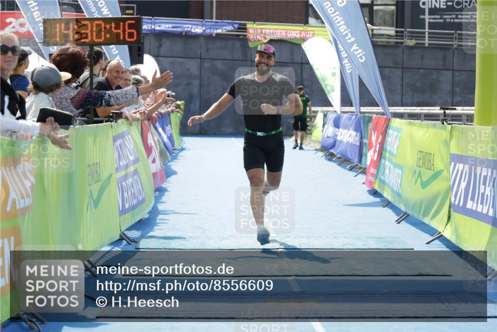 10.08.2025 - GEWOBA Citytriathlon Bremen H.Heesch http://msf.ph/oto/8556609 10.08.2025 14:30:50 Ziel 709 meine-sportfotos.de