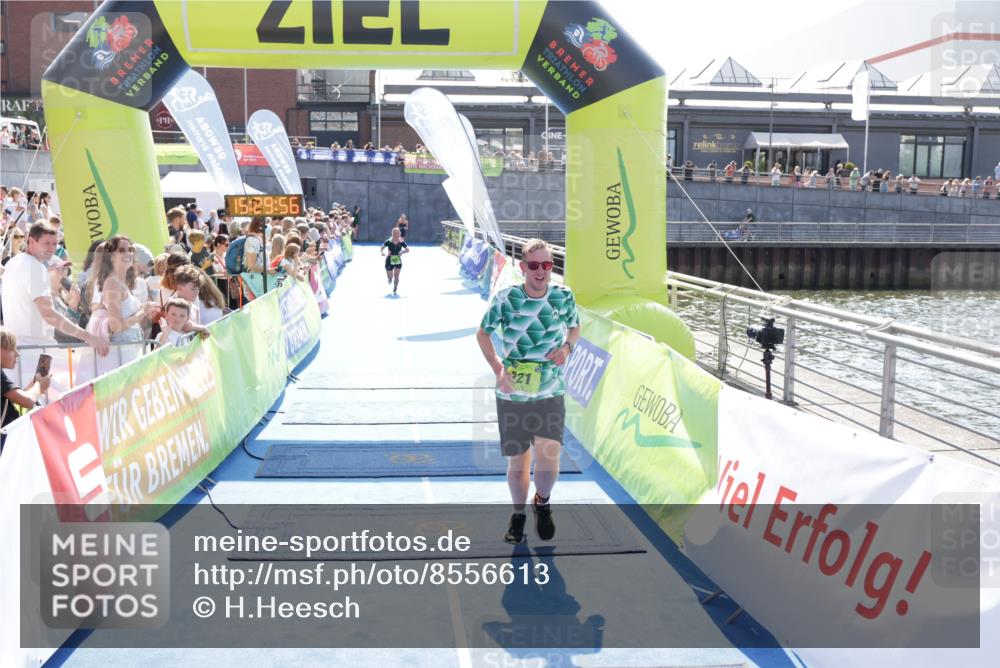 10.08.2025 - GEWOBA Citytriathlon Bremen H.Heesch http://msf.ph/oto/8556613 10.08.2025 15:30:00 Ziel 221, 426, 487, 491 meine-sportfotos.de