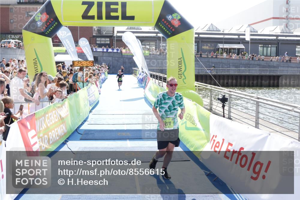 10.08.2025 - GEWOBA Citytriathlon Bremen H.Heesch http://msf.ph/oto/8556615 10.08.2025 15:30:00 Ziel 221, 426, 487, 491 meine-sportfotos.de