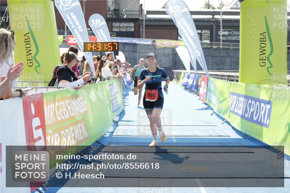 10.08.2025 - GEWOBA Citytriathlon Bremen H.Heesch http://msf.ph/oto/8556618 10.08.2025 14:32:00 Ziel 927, 955 meine-sportfotos.de