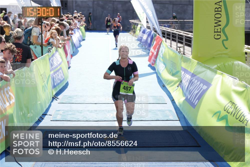 10.08.2025 - GEWOBA Citytriathlon Bremen H.Heesch http://msf.ph/oto/8556624 10.08.2025 15:30:05 Ziel 221, 405, 487 meine-sportfotos.de