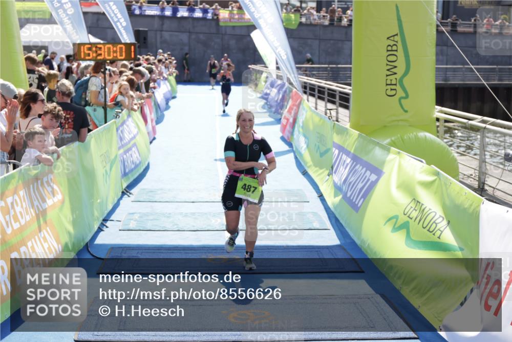 10.08.2025 - GEWOBA Citytriathlon Bremen H.Heesch http://msf.ph/oto/8556626 10.08.2025 15:30:05 Ziel 221, 405, 487 meine-sportfotos.de