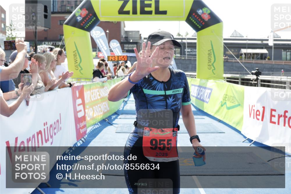 10.08.2025 - GEWOBA Citytriathlon Bremen H.Heesch http://msf.ph/oto/8556634 10.08.2025 14:32:03 Ziel 920, 927, 955 meine-sportfotos.de