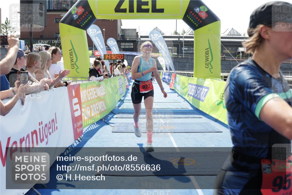 10.08.2025 - GEWOBA Citytriathlon Bremen H.Heesch http://msf.ph/oto/8556636 10.08.2025 14:32:03 Ziel 920, 927, 955 meine-sportfotos.de