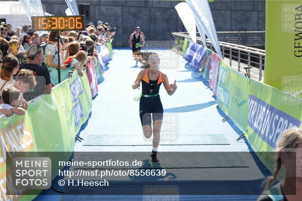 10.08.2025 - GEWOBA Citytriathlon Bremen H.Heesch http://msf.ph/oto/8556639 10.08.2025 15:30:10 Ziel 405, 487 meine-sportfotos.de