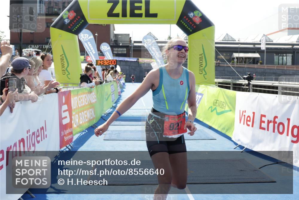 10.08.2025 - GEWOBA Citytriathlon Bremen H.Heesch http://msf.ph/oto/8556640 10.08.2025 14:32:04 Ziel 920, 927, 955 meine-sportfotos.de