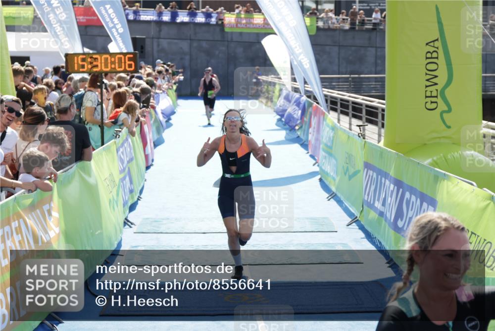 10.08.2025 - GEWOBA Citytriathlon Bremen H.Heesch http://msf.ph/oto/8556641 10.08.2025 15:30:10 Ziel 405, 487 meine-sportfotos.de