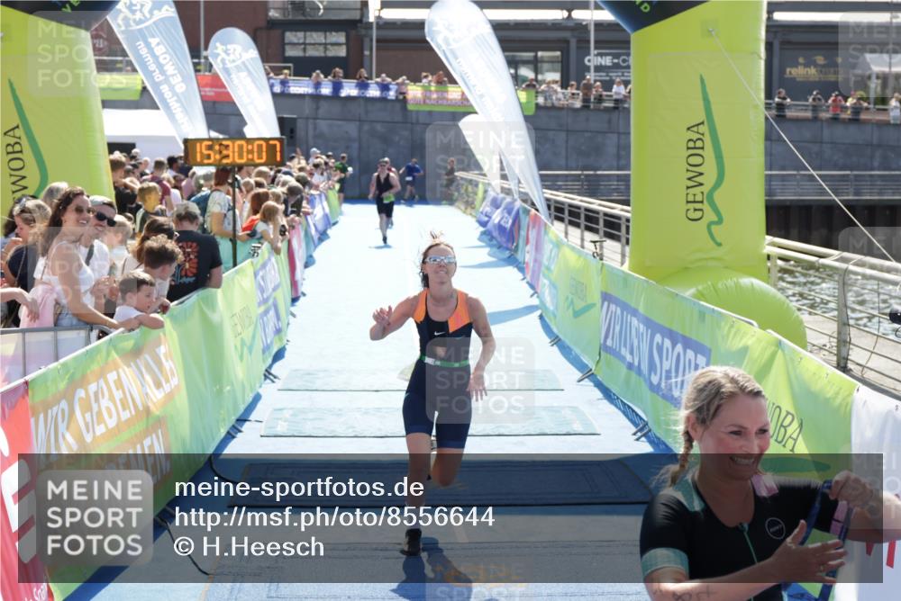 10.08.2025 - GEWOBA Citytriathlon Bremen H.Heesch http://msf.ph/oto/8556644 10.08.2025 15:30:11 Ziel 405, 487 meine-sportfotos.de