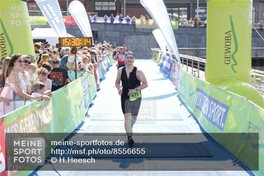 10.08.2025 - GEWOBA Citytriathlon Bremen H.Heesch http://msf.ph/oto/8556655 10.08.2025 15:30:18 Ziel 80, 249, 278, 405 meine-sportfotos.de
