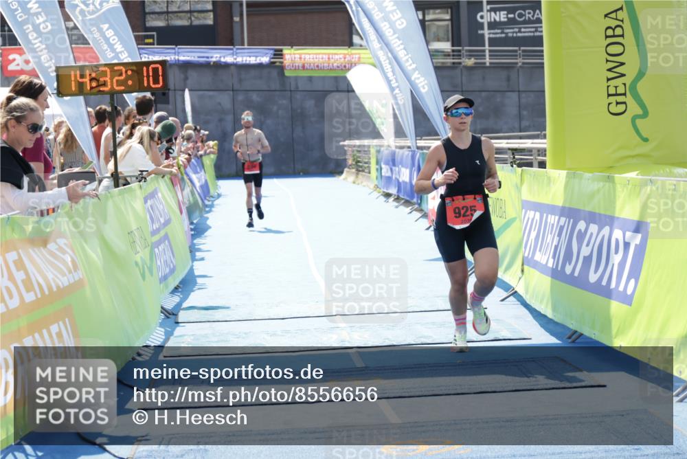 10.08.2025 - GEWOBA Citytriathlon Bremen H.Heesch http://msf.ph/oto/8556656 10.08.2025 14:32:14 Ziel 686, 920, 925 meine-sportfotos.de