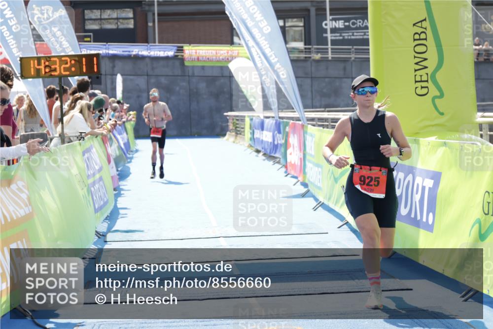 10.08.2025 - GEWOBA Citytriathlon Bremen H.Heesch http://msf.ph/oto/8556660 10.08.2025 14:32:14 Ziel 686, 920, 925 meine-sportfotos.de