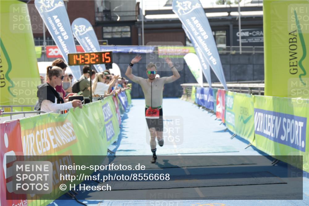 10.08.2025 - GEWOBA Citytriathlon Bremen H.Heesch http://msf.ph/oto/8556668 10.08.2025 14:32:18 Ziel 686, 923, 925 meine-sportfotos.de