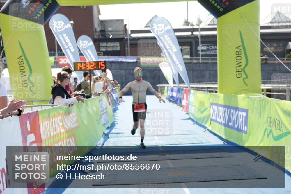 10.08.2025 - GEWOBA Citytriathlon Bremen H.Heesch http://msf.ph/oto/8556670 10.08.2025 14:32:19 Ziel 686, 923, 925 meine-sportfotos.de