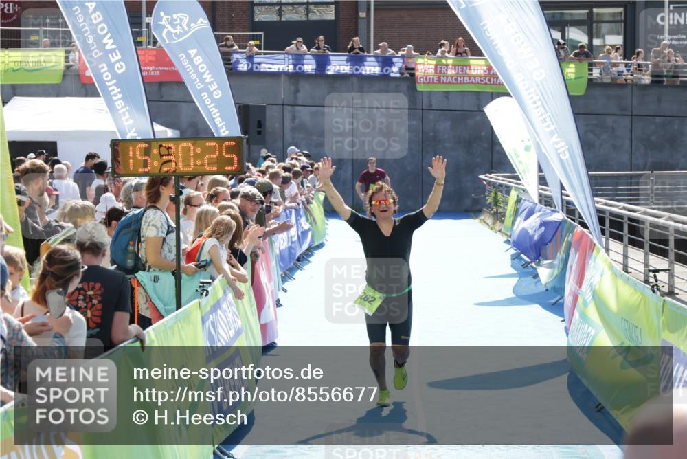 10.08.2025 - GEWOBA Citytriathlon Bremen H.Heesch http://msf.ph/oto/8556677 10.08.2025 15:30:29 Ziel 80, 249, 262 meine-sportfotos.de