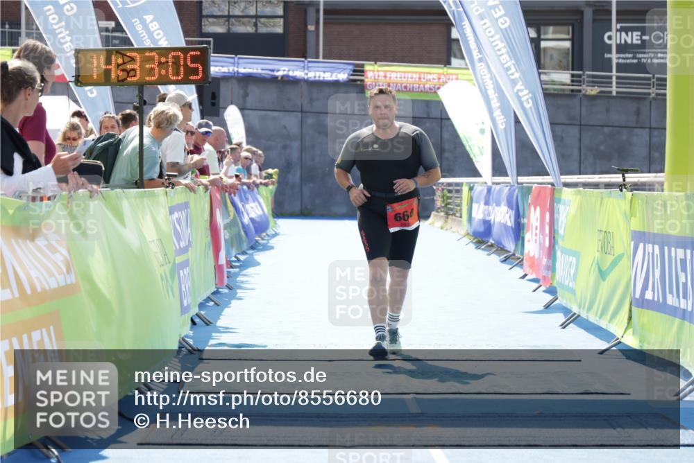 10.08.2025 - GEWOBA Citytriathlon Bremen H.Heesch http://msf.ph/oto/8556680 10.08.2025 14:33:09 Ziel 664 meine-sportfotos.de