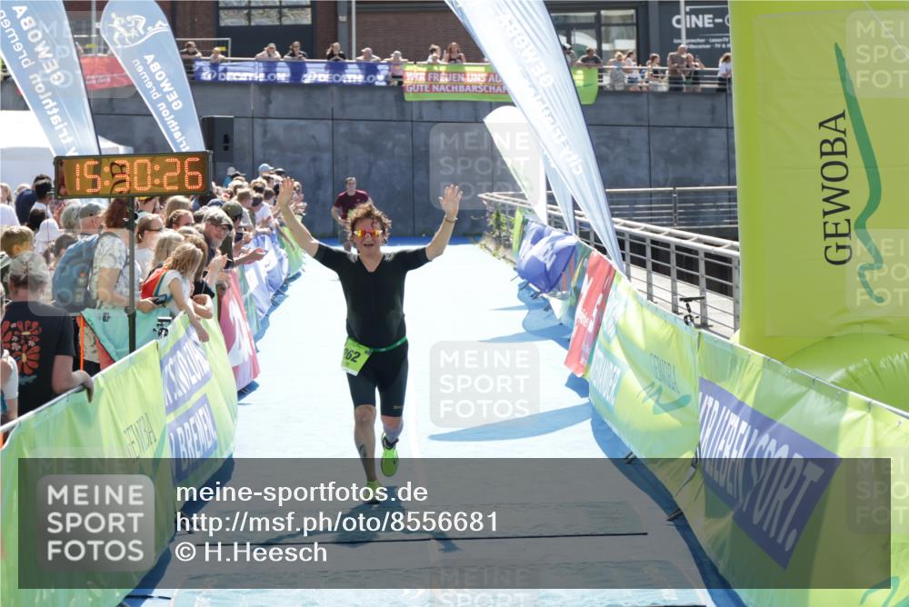 10.08.2025 - GEWOBA Citytriathlon Bremen H.Heesch http://msf.ph/oto/8556681 10.08.2025 15:30:30 Ziel 57, 80, 249, 262 meine-sportfotos.de