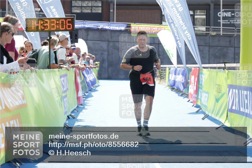 10.08.2025 - GEWOBA Citytriathlon Bremen H.Heesch http://msf.ph/oto/8556682 10.08.2025 14:33:09 Ziel 664 meine-sportfotos.de