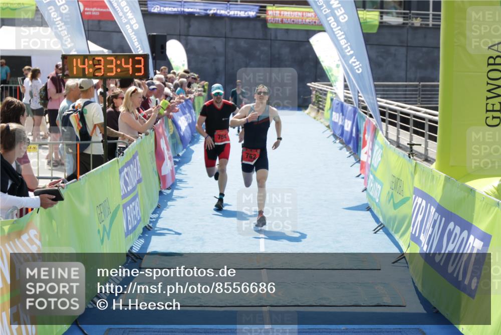 10.08.2025 - GEWOBA Citytriathlon Bremen H.Heesch http://msf.ph/oto/8556686 10.08.2025 14:33:47 Ziel 754, 762 meine-sportfotos.de