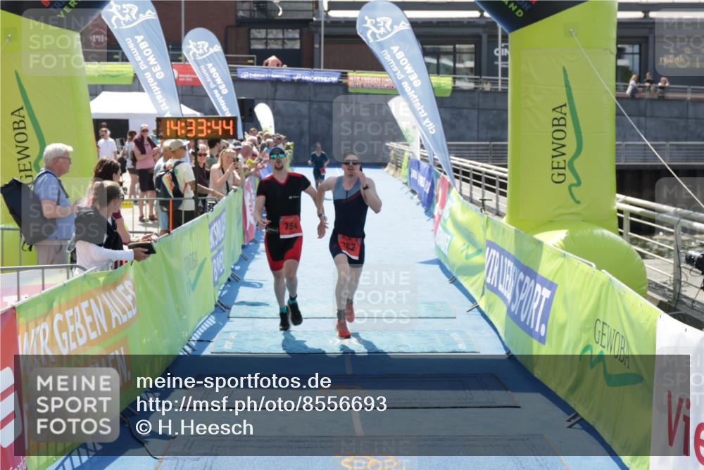 10.08.2025 - GEWOBA Citytriathlon Bremen H.Heesch http://msf.ph/oto/8556693 10.08.2025 14:33:48 Ziel 754, 762 meine-sportfotos.de