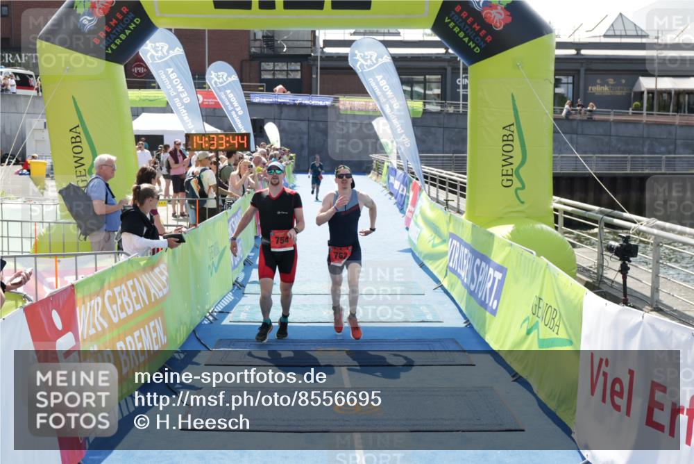 10.08.2025 - GEWOBA Citytriathlon Bremen H.Heesch http://msf.ph/oto/8556695 10.08.2025 14:33:48 Ziel 754, 762 meine-sportfotos.de
