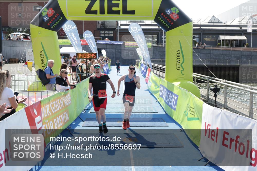 10.08.2025 - GEWOBA Citytriathlon Bremen H.Heesch http://msf.ph/oto/8556697 10.08.2025 14:33:48 Ziel 754, 762 meine-sportfotos.de