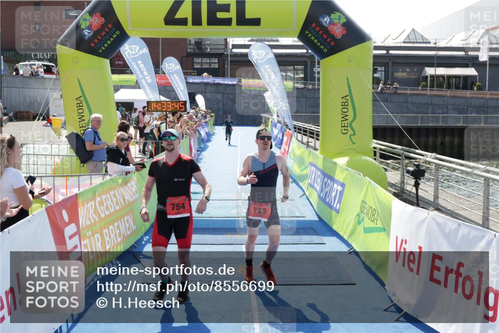 10.08.2025 - GEWOBA Citytriathlon Bremen H.Heesch http://msf.ph/oto/8556699 10.08.2025 14:33:49 Ziel 754, 762, 965 meine-sportfotos.de