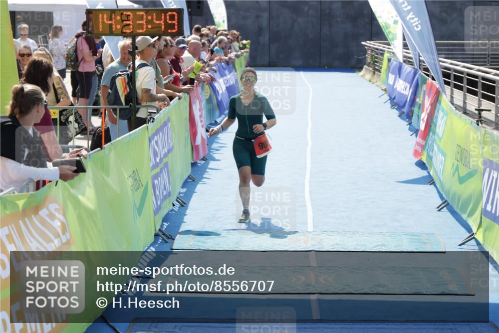 10.08.2025 - GEWOBA Citytriathlon Bremen H.Heesch http://msf.ph/oto/8556707 10.08.2025 14:33:53 Ziel 754, 762, 965 meine-sportfotos.de