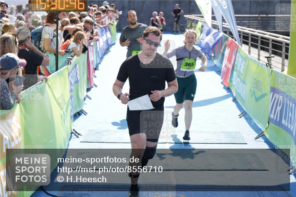 10.08.2025 - GEWOBA Citytriathlon Bremen H.Heesch http://msf.ph/oto/8556710 10.08.2025 15:30:50 Ziel 35, 110, 351, 365, 483 meine-sportfotos.de