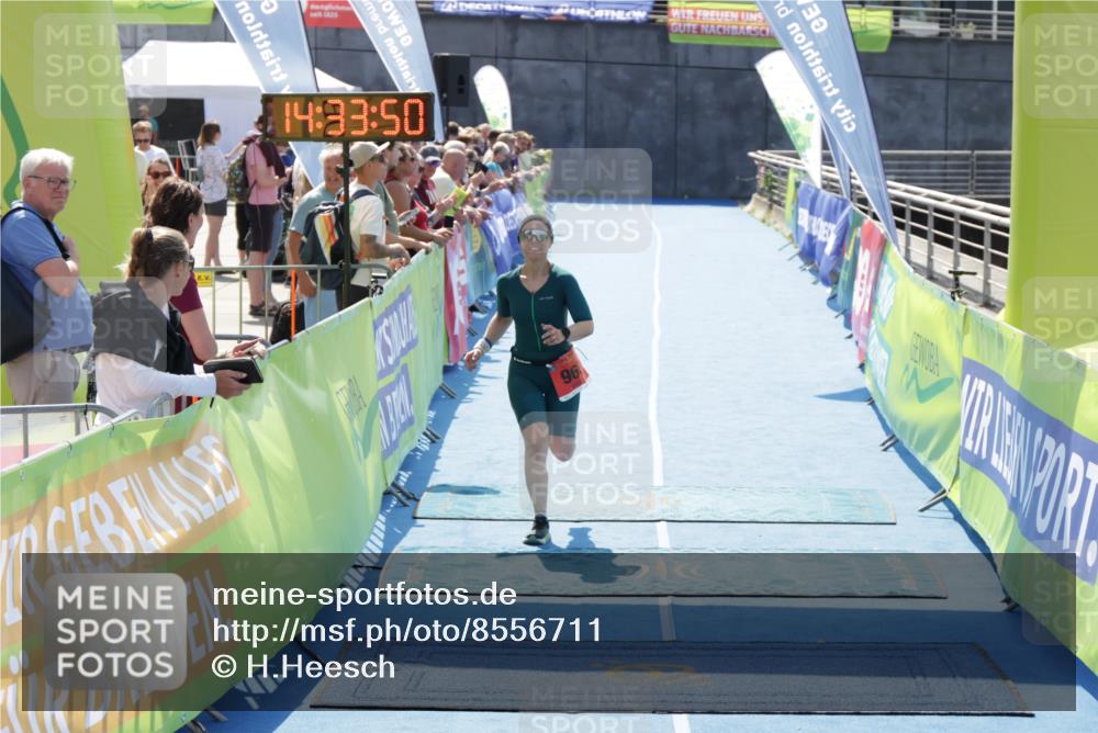 10.08.2025 - GEWOBA Citytriathlon Bremen H.Heesch http://msf.ph/oto/8556711 10.08.2025 14:33:54 Ziel 754, 762, 965 meine-sportfotos.de