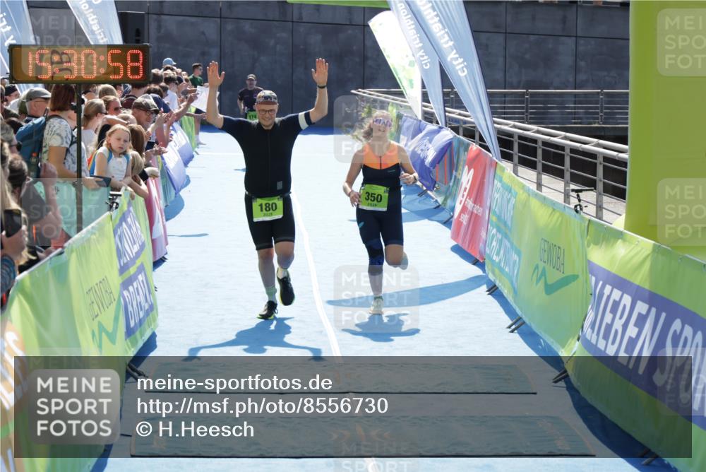 10.08.2025 - GEWOBA Citytriathlon Bremen H.Heesch http://msf.ph/oto/8556730 10.08.2025 15:31:02 Ziel 180, 350, 351, 483 meine-sportfotos.de