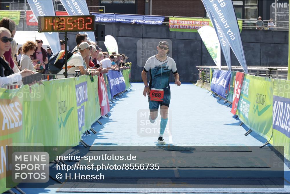 10.08.2025 - GEWOBA Citytriathlon Bremen H.Heesch http://msf.ph/oto/8556735 10.08.2025 14:35:06 Ziel 895 meine-sportfotos.de