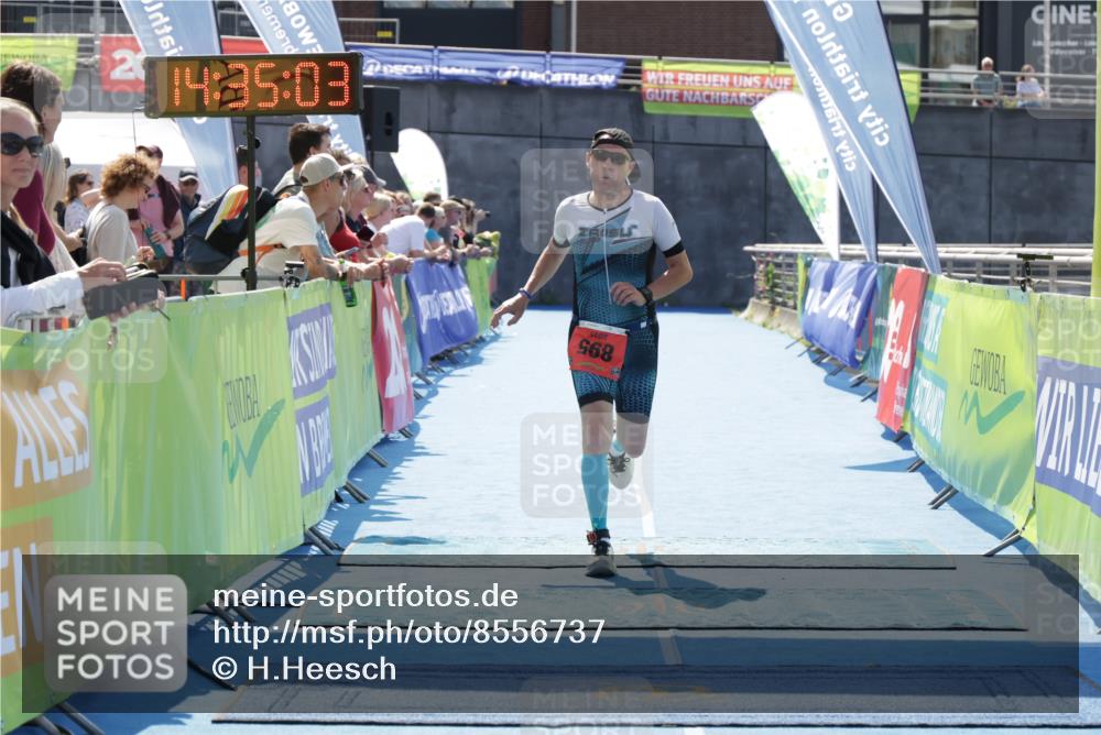 10.08.2025 - GEWOBA Citytriathlon Bremen H.Heesch http://msf.ph/oto/8556737 10.08.2025 14:35:06 Ziel 895 meine-sportfotos.de