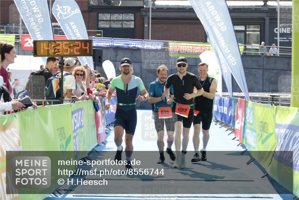 10.08.2025 - GEWOBA Citytriathlon Bremen H.Heesch http://msf.ph/oto/8556744 10.08.2025 14:35:28 Ziel 596, 632, 652 meine-sportfotos.de